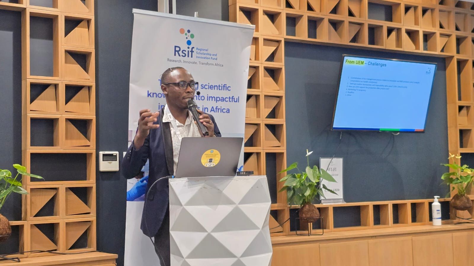 Egas Armando, Rsif Scholar and faculty member at Universidade Eduardo Mondlane, shares insights on how Business Incubation Centres and Technology Transfer Offices are helping universities turn ideas into real-world impact at the workshop.