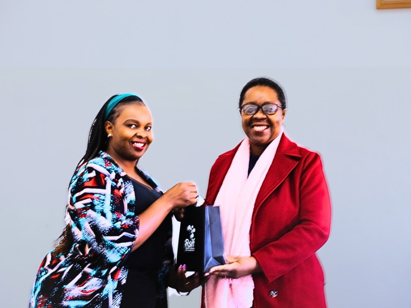 Unipungue Rector Professor Emília Nhalevilo receiving memorabilia from Ms Cynthia Orango Rsif Research and Innovation Grant Officer