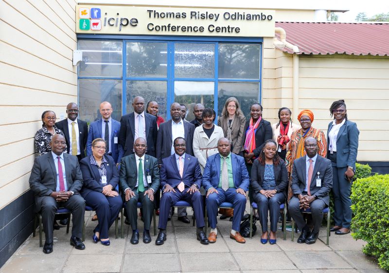 A goup photo taken when Kenya's Education minister visited icipe on Wednesday